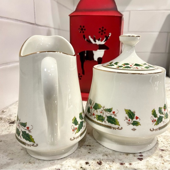 Royal Limited Holly Holiday Creamer & Lidded Sugar Bowl Vintage Set - Picture 4 of 10